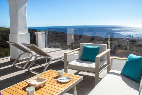 Three-bedroom Apartment With Stunning Sea Views