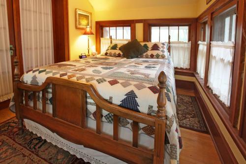 Robins Nest Bed & Breakfast