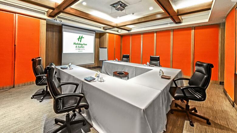 Hotel Holiday Inn & Suites Makati