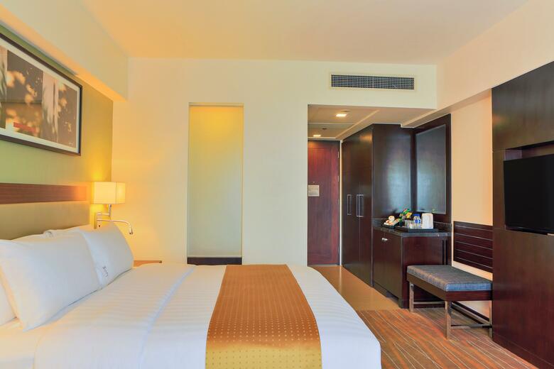 Hotel Holiday Inn & Suites Makati
