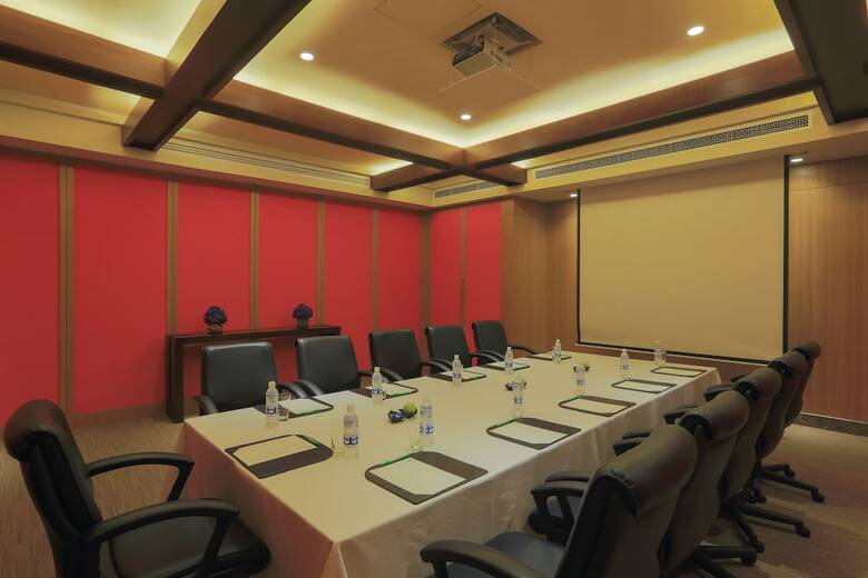 Hotel Holiday Inn & Suites Makati