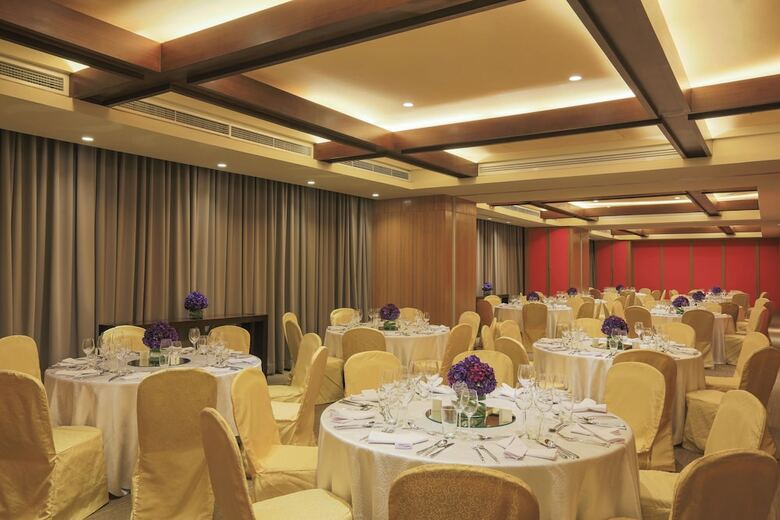 Hotel Holiday Inn & Suites Makati