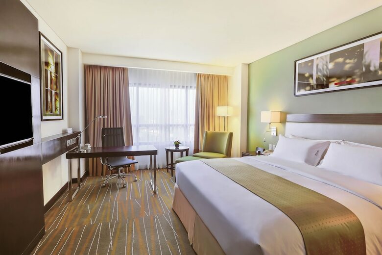 Hotel Holiday Inn & Suites Makati