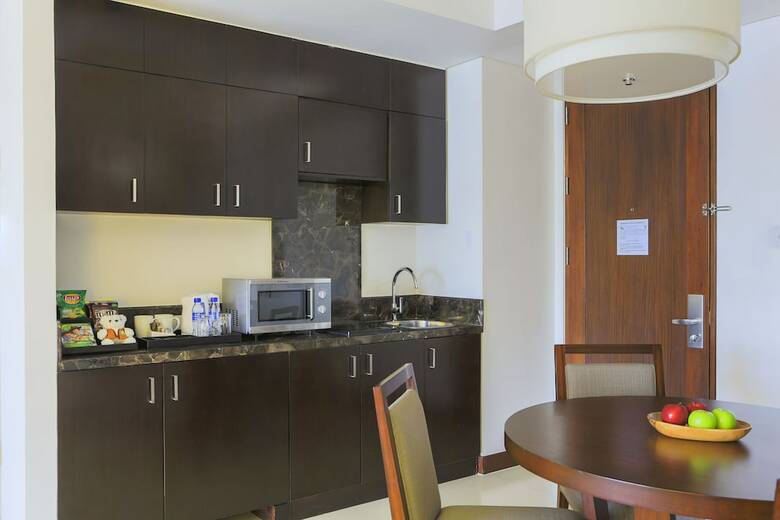 Hotel Holiday Inn & Suites Makati