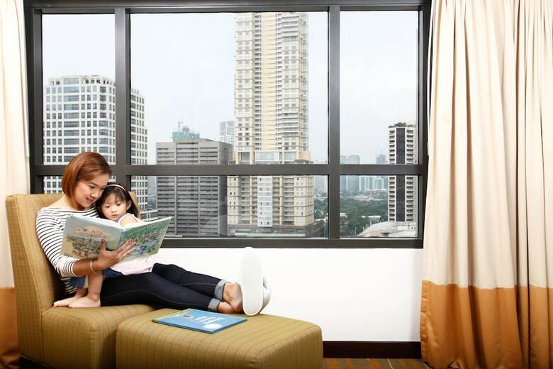Hotel Holiday Inn & Suites Makati