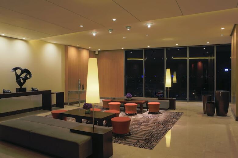 Hotel Holiday Inn & Suites Makati