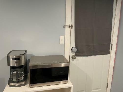 Hostal Entire Suite(6ft. Ceiling) - Work From Home Ready