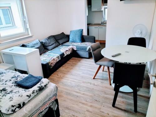 Apartment One Stop To Frankfurt Airport