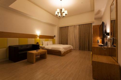 J-top Hotel