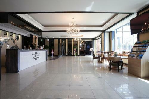 J-top Hotel