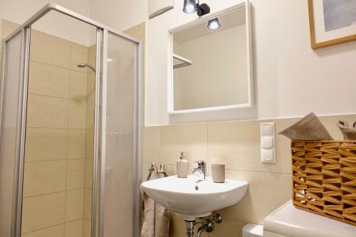 Neu - Gem�tliches Und Modernes Apartment Mit Stellplatz