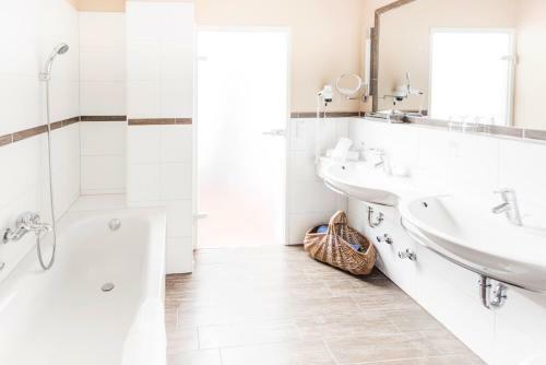Hotel Ebner's Waldhof Am See Resort & Spa