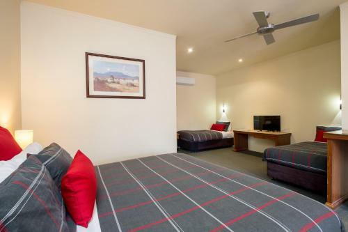 John Pirie Motor Inn