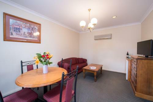 John Pirie Motor Inn