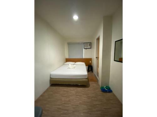 Hostal Oyo 878 Dg Budget Hotel Naia