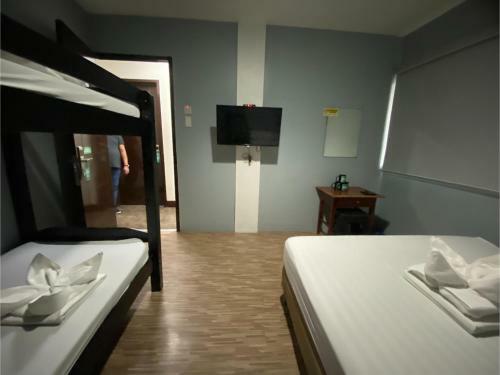 Hostal Oyo 878 Dg Budget Hotel Naia