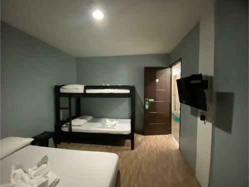 Hostal Oyo 878 Dg Budget Hotel Naia