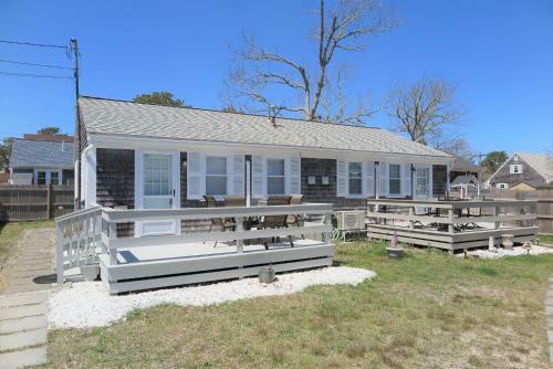 2 Minute Walk To Beach, Cape Cod Escape
