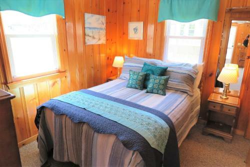 2 Minute Walk To Beach, Cape Cod Escape
