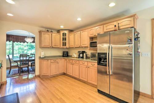 Granby Home With Deck Less Than Half Mi To Aldrich Lake!