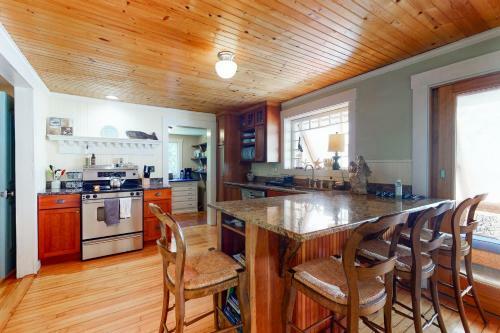Plum Cove Beach House