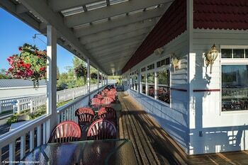 River's Edge Resort