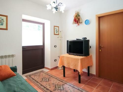 Secluded Villa In Parenti With Garden