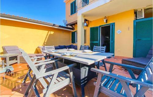 Nice Apartment In Parghelia With 2 Bedrooms