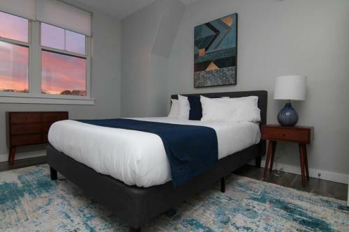 Luxury Apartment W Gym, Steps From Commuter Rail #2013