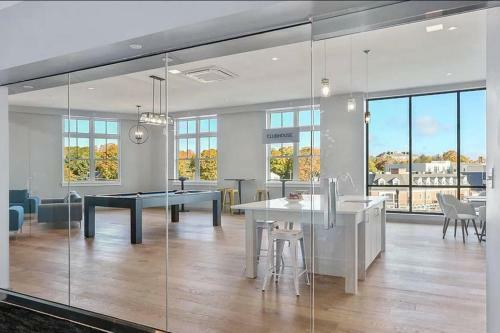 Luxury Apartment W Gym, Steps From Commuter Rail #2013