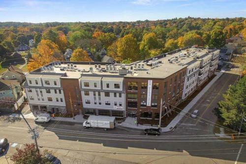 Luxury Apartment W Gym, Steps From Commuter Rail #2013