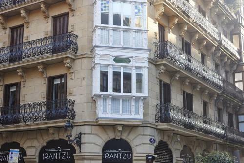 Apartamentos Easo Gros Beach