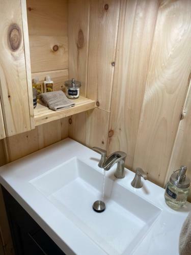 Villa Romantic Artistic Retreat With Adirondack Suite