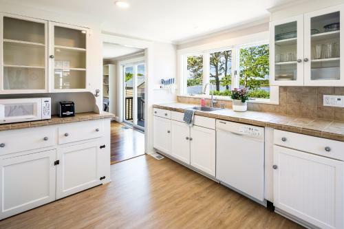 Cape Harbor Cottage