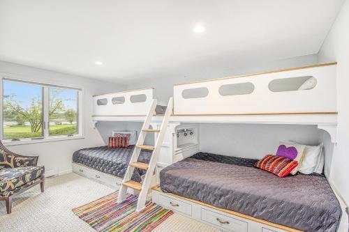 Crooked Lake Luxury