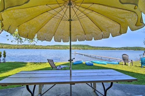 Family-friendly Lakefront Getaway With Kayaks!
