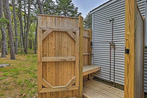 Quaint Wellfleet Cottage - 2 Mi To Coastline!