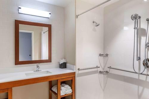 Hotel Comfort Inn & Suites