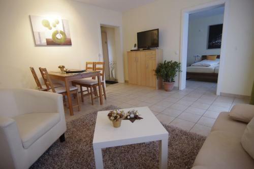 Hostal G�stehaus Sch�neck Garni - Dependance Zu Seehotel Hubertus