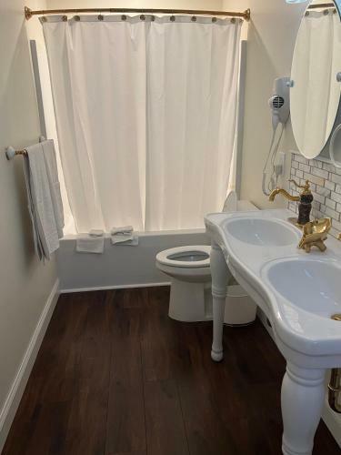 Holland Farmhouse Inn B&B