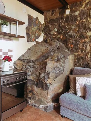 Mandorlo Dell'etna, Casa Siciliana