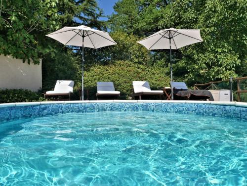 Charming Farmhouse Apartment With Swimming Pool