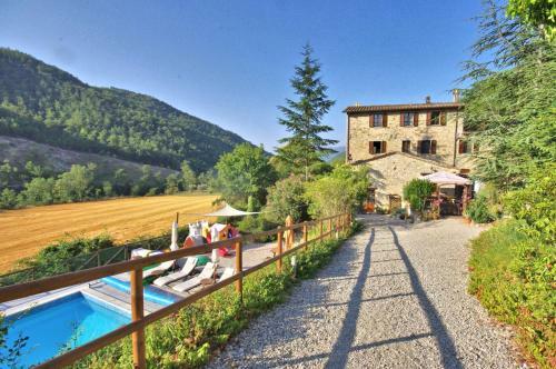Charming Farmhouse Apartment With Swimming Pool
