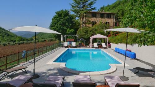 Charming Farmhouse Apartment With Swimming Pool