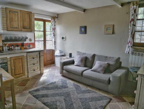Charming Farmhouse Apartment With Swimming Pool