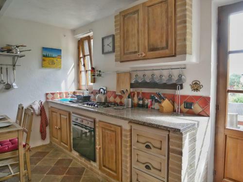 Charming Farmhouse Apartment With Swimming Pool