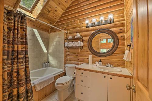 Luxe Riverfront Lodge With Kayaks Near Torch Lake!