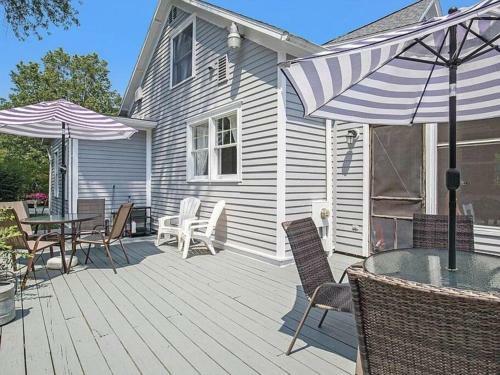 Newly Renovated Farmhouse 2 Miles From Beach!