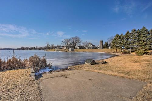 Lakefront Sturgis Cottage With Grill And Kayaks!