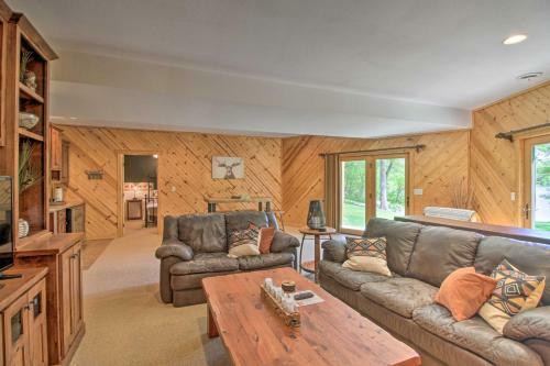 Stunning Crosslake Cabin With Deck And Lake Views!